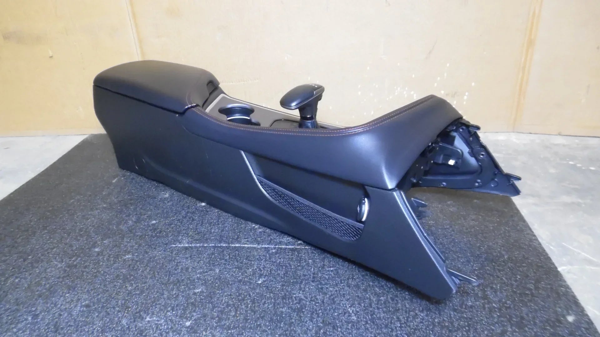 Pre-Owned 2015-2023 Dodge Challenger Center Floor Console w/ Lid Armrest AT Black OEM (Good)